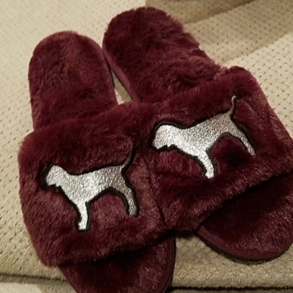 New pink Victoria's SECRET slippers last one - Picture 5 of 5